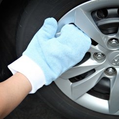cleaning car wheel with microfiber mitt